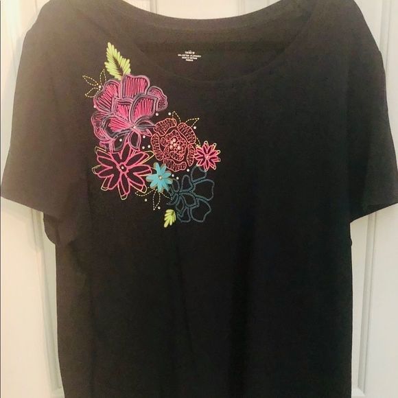 Liz & Me Tops - Black with floral women’s tee
